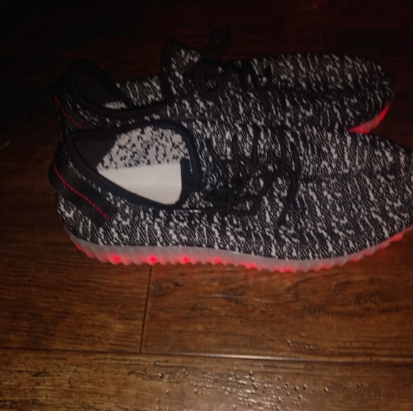 L.E.D yeazy boost - Picture 4 of 5